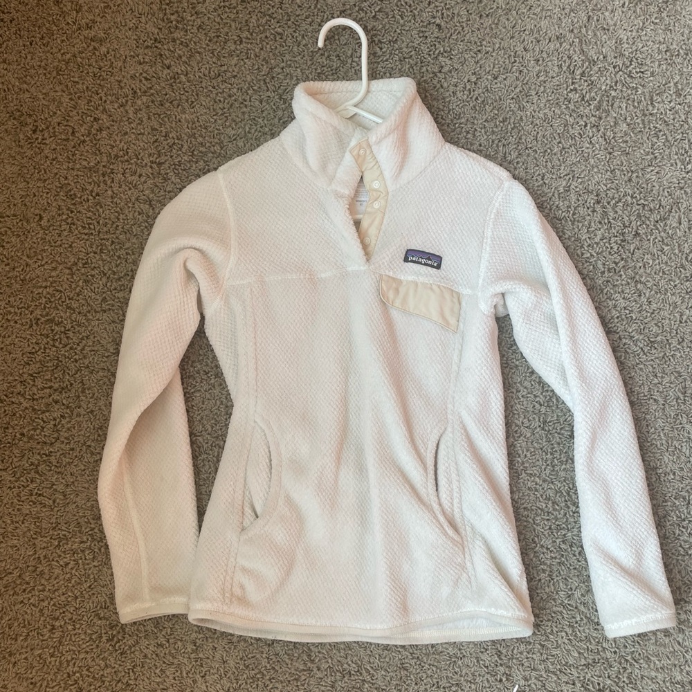 Patagonia white fleece sweater Size XS